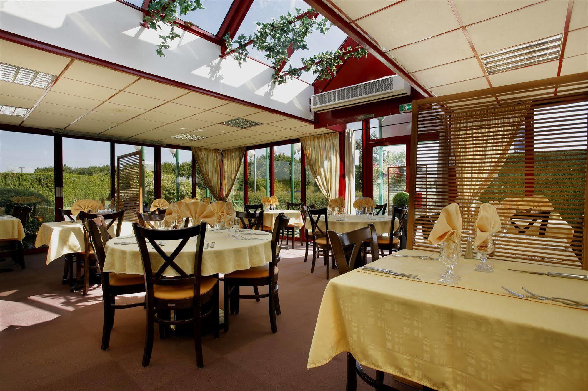 Brit Hotel Argentan Exterior foto