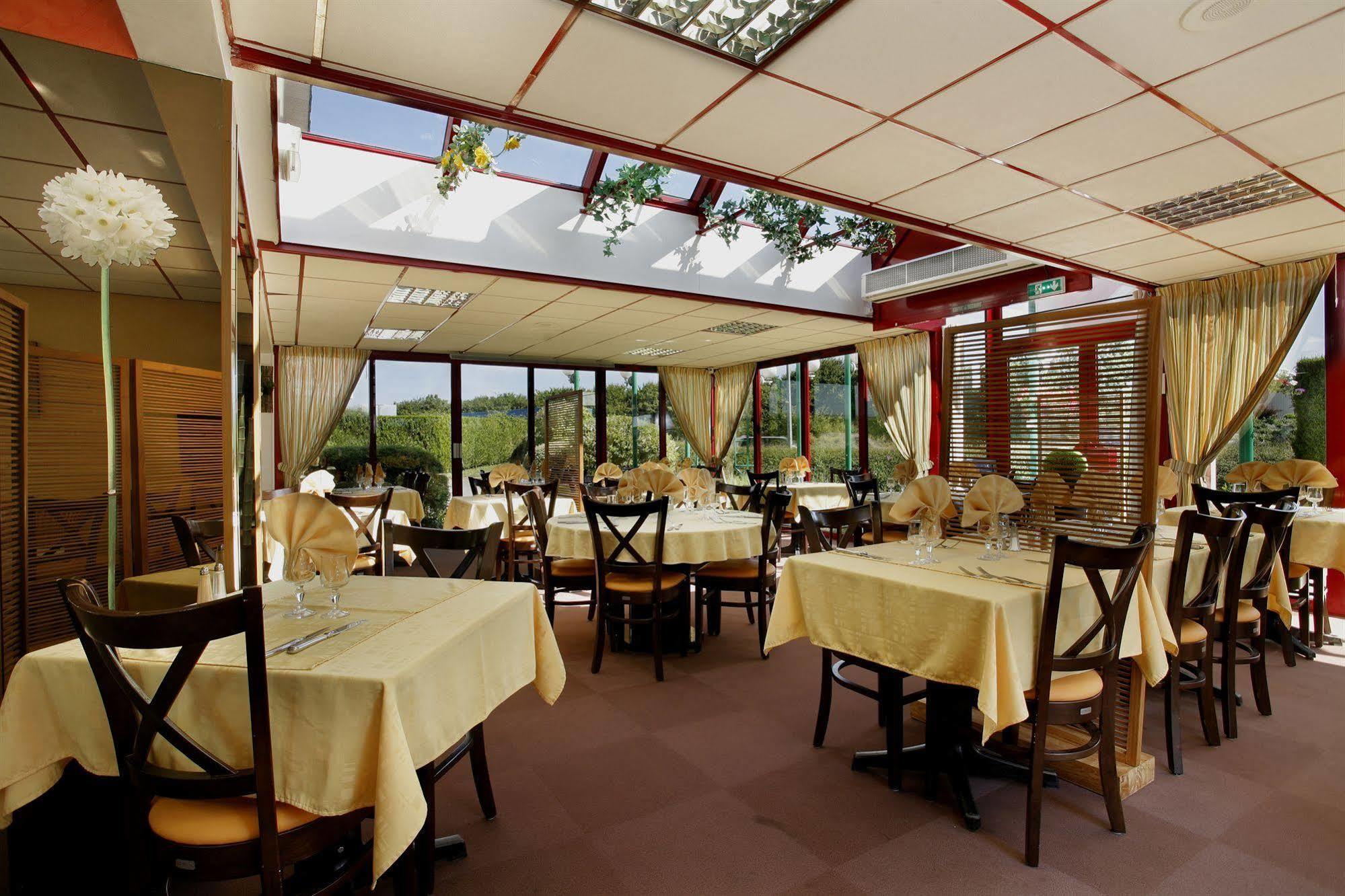 Brit Hotel Argentan Exterior foto